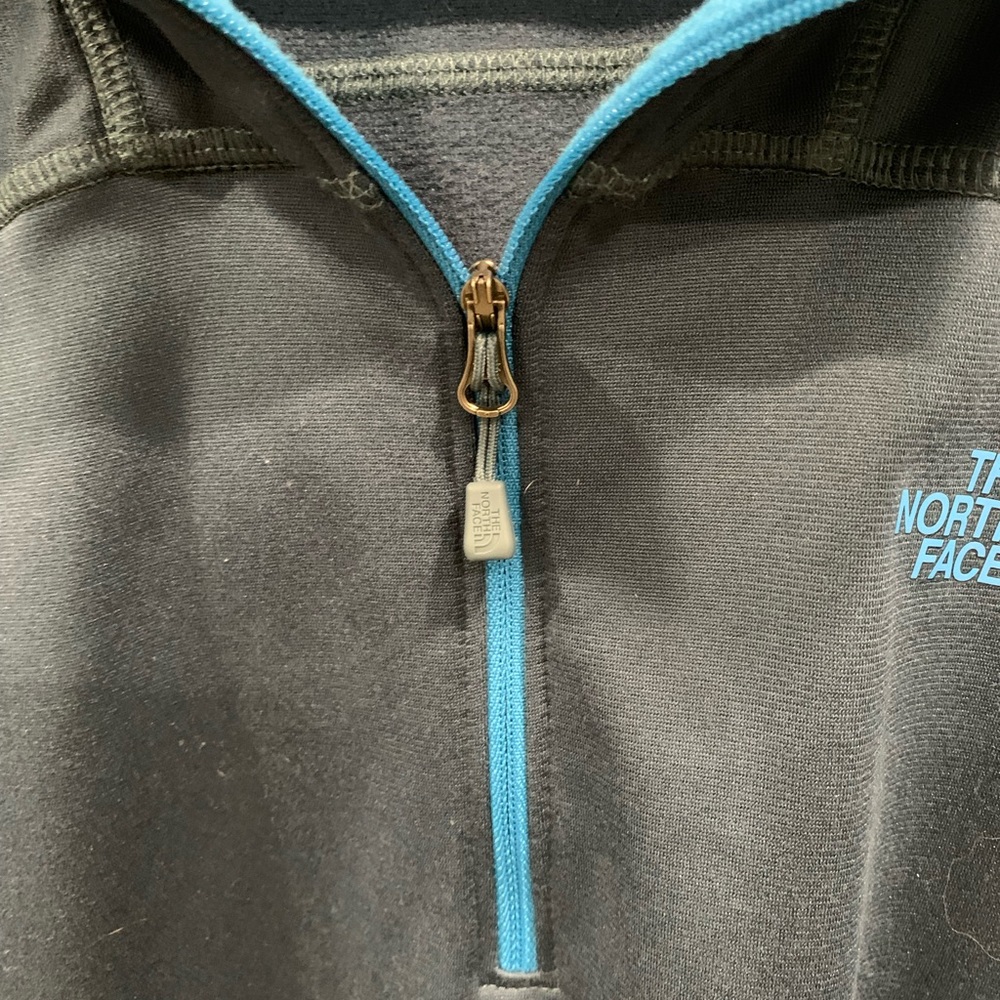 The North Face jacket for men. Size XL. Long sleeves, blue, 1/3 zipper, used - Picture 6 of 6